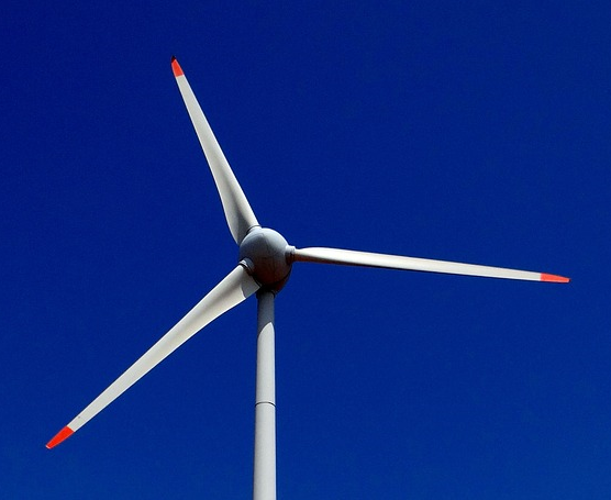 Finnischer Minister besucht klimaVest-Windpark